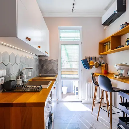 Apartment Cozy Heaven At Vitosha Blvd - - 2bdr Sofia