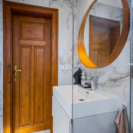 Apartment Cozy Heaven At Vitosha Blvd - - 2bdr Sofia