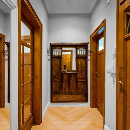 Apartment Cozy Heaven At Vitosha Blvd - - 2bdr Sofia